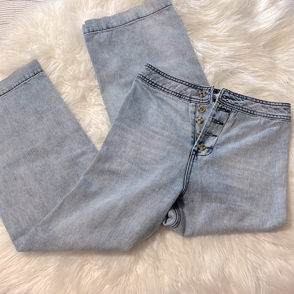 🔥LIGHTLY WORN🔥Super cute bell bottom jeans! Distressed rustic look!